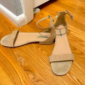 Tan Steve Madden flat sandals